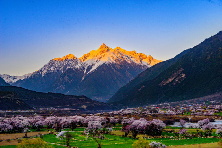 Sun Dunfu - Moutain-in-morning-glow